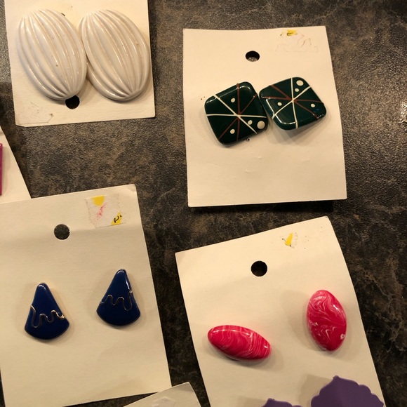 11 pairs pierced vintage earrings! - Picture 3 of 4